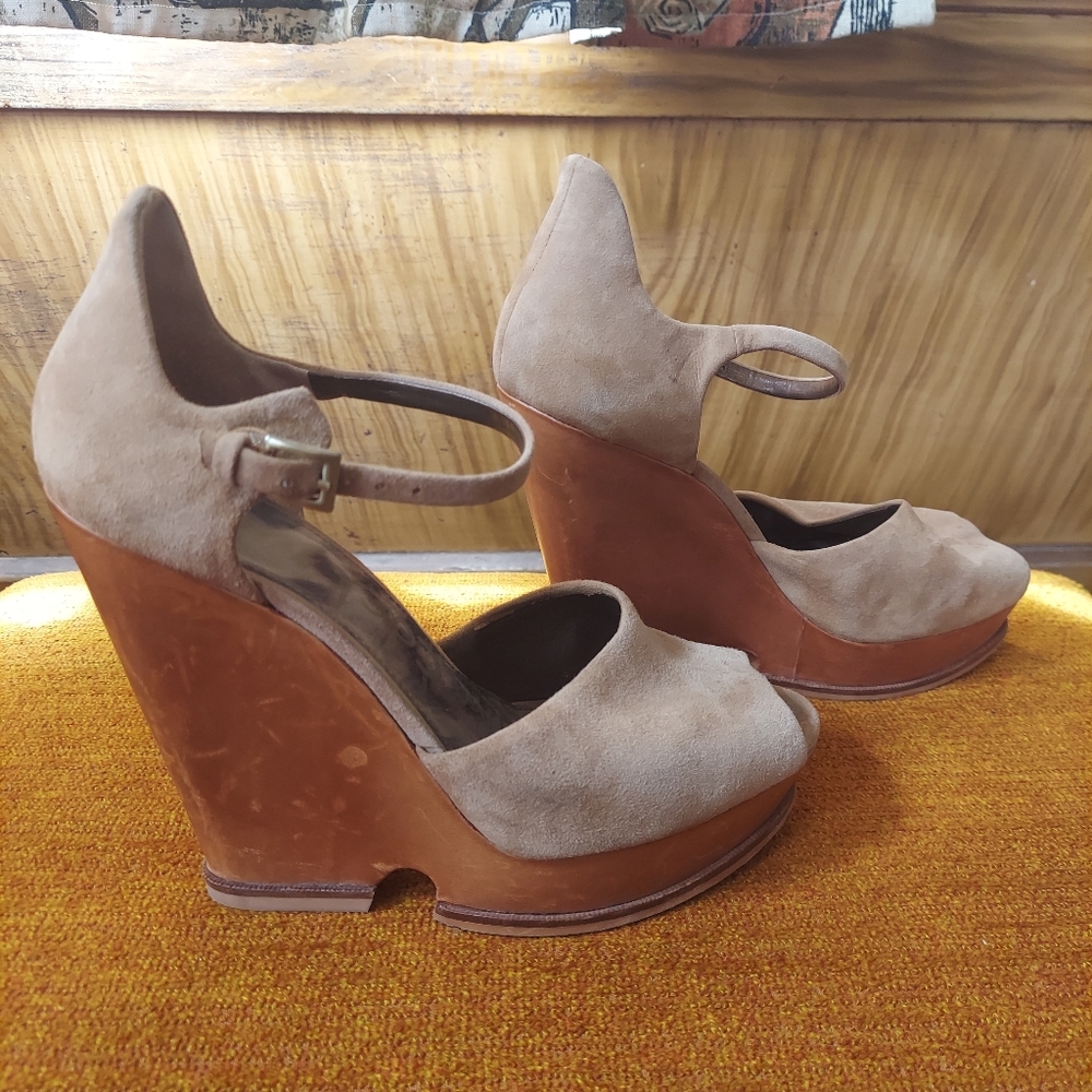 Exquisite Sam Edelman platforms in GUC size 10